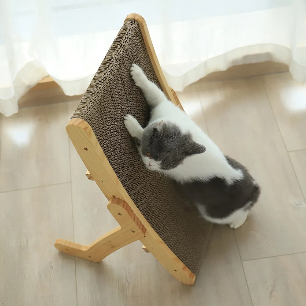 Sustainable Scraper with Cardboard for Cats